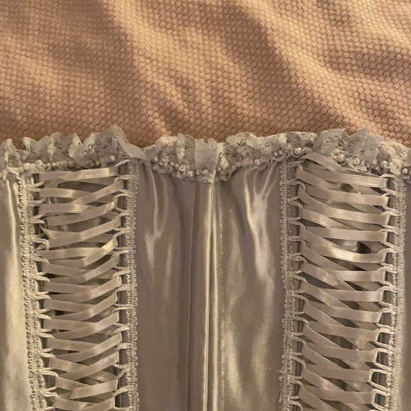 Bustier - Picture 3 of 10